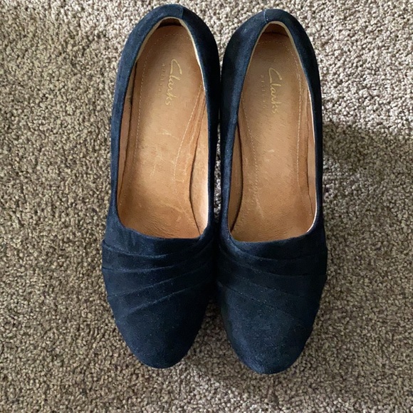 Clarks Delsie Joy Black Suede Heels - Picture 7 of 7